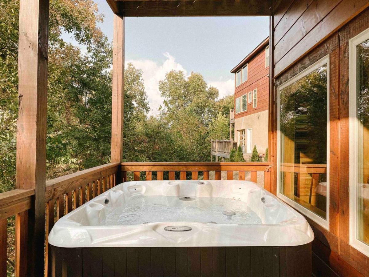 Splash Of Moonshine -Heated Indoor Pool, Hot Tub, Arcade Game Room Пиджен-Фордж Экстерьер фото